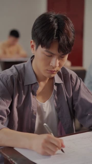 手握剧本变成七零基建王（71集）在哪里可以看全集短剧