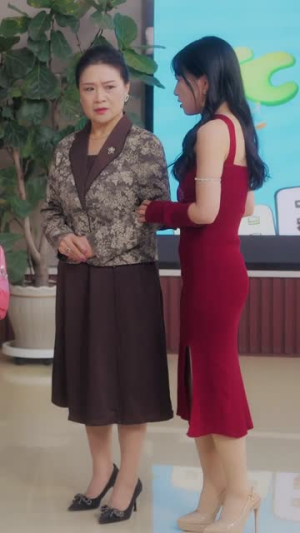 中年被裁后，我拿下总裁弟弟（66集）热门短剧免费观看